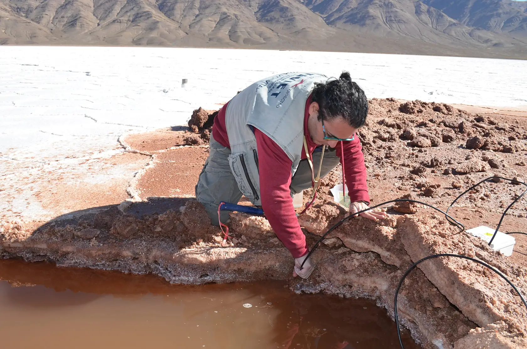 Estudiante del Magíster en Teledetección U. Mayor concluye campaña de levantamiento de datos científicos en el salar de pozuelos